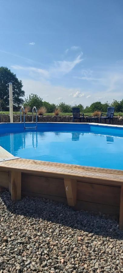 Sharecroppers With Swimming Pool *